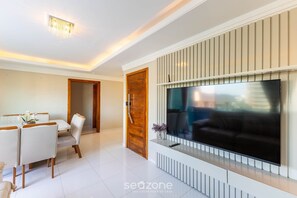 Basic Apartment | Dining