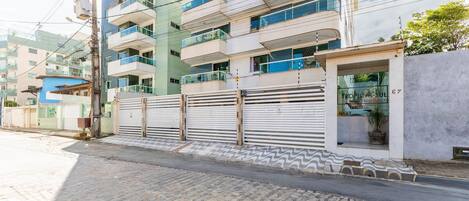 Basic Apartment | Exterior