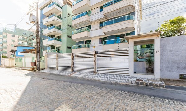 Basic Apartment | Exterior