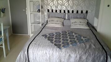 1 bedroom, iron/ironing board, WiFi, bed sheets