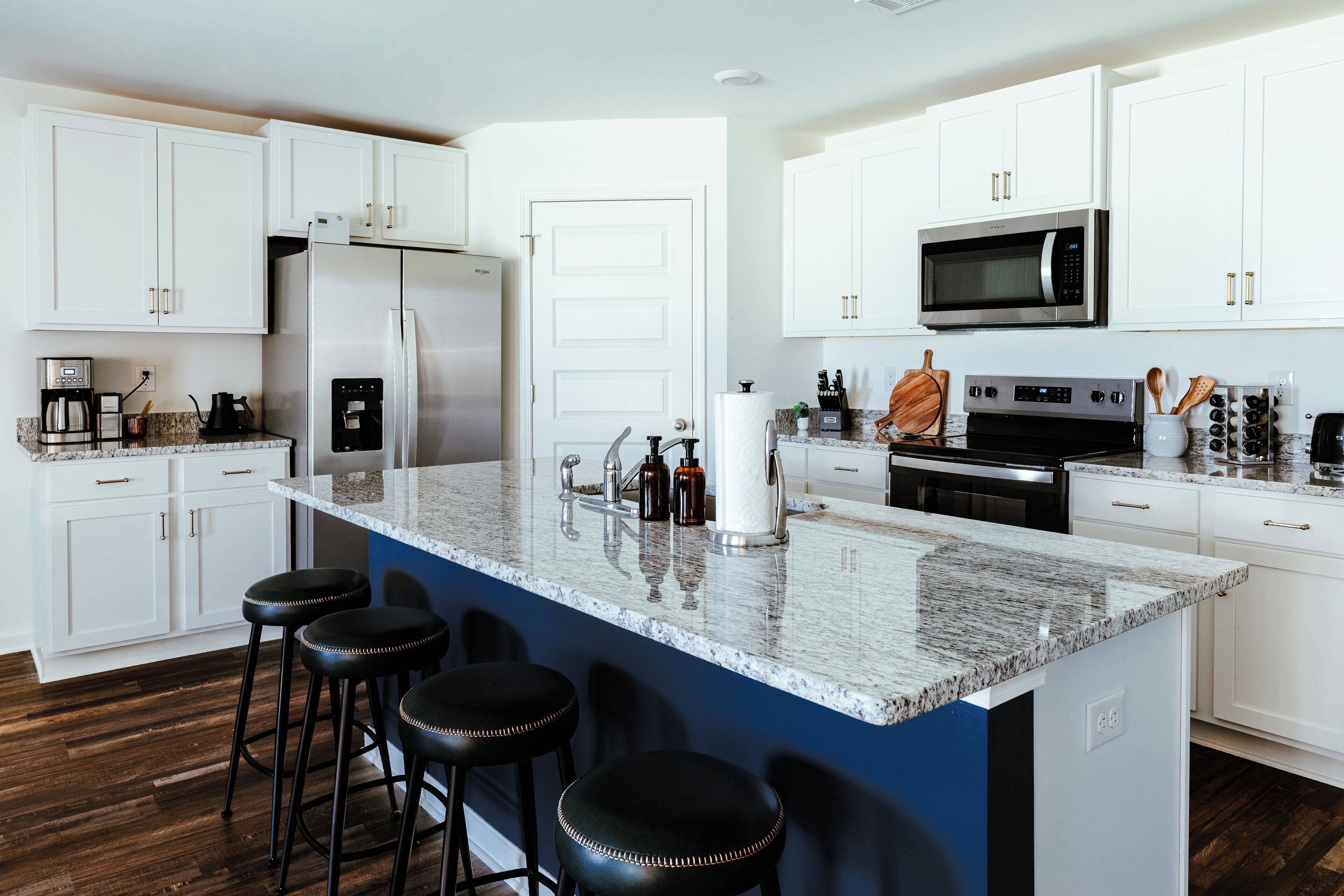 雪櫃、微波爐、焗爐、爐具