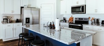 Enjoy a modern 4BR family-friendly home near the University of Alabama, just 12 miles from campus.