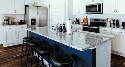 Enjoy a modern 4BR family-friendly home near the University of Alabama, just 12 miles from campus.