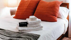 3 Schlafzimmer, Schreibtisch, Bügeleisen/Bügelbrett, Reisekinderbett