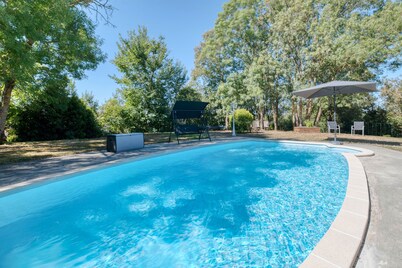 Toit Pour Vous in Maurens – Relaxing Village Getaway with Garden and Pool