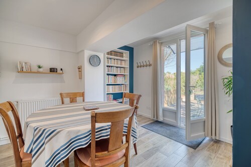 Toit Pour Vous in Maurens – Relaxing Village Getaway with Garden and Pool