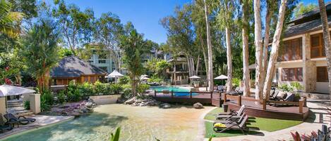 3 albercas al aire libre