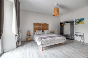 3 bedrooms, iron/ironing board, WiFi, bed sheets - Guesthouse 'Domaine En Castanet' with Shared Pool, Private Garden and Wi-Fi (Caraman)