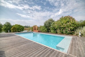 Pool - Guesthouse 'Domaine En Castanet' with Shared Pool, Private Garden and Wi-Fi (Caraman)