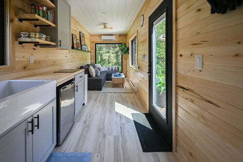 Långhus at Midgard Farms w/ Hot Tub!