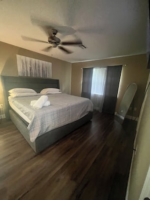 2 bedrooms, iron/ironing board, internet, bed sheets