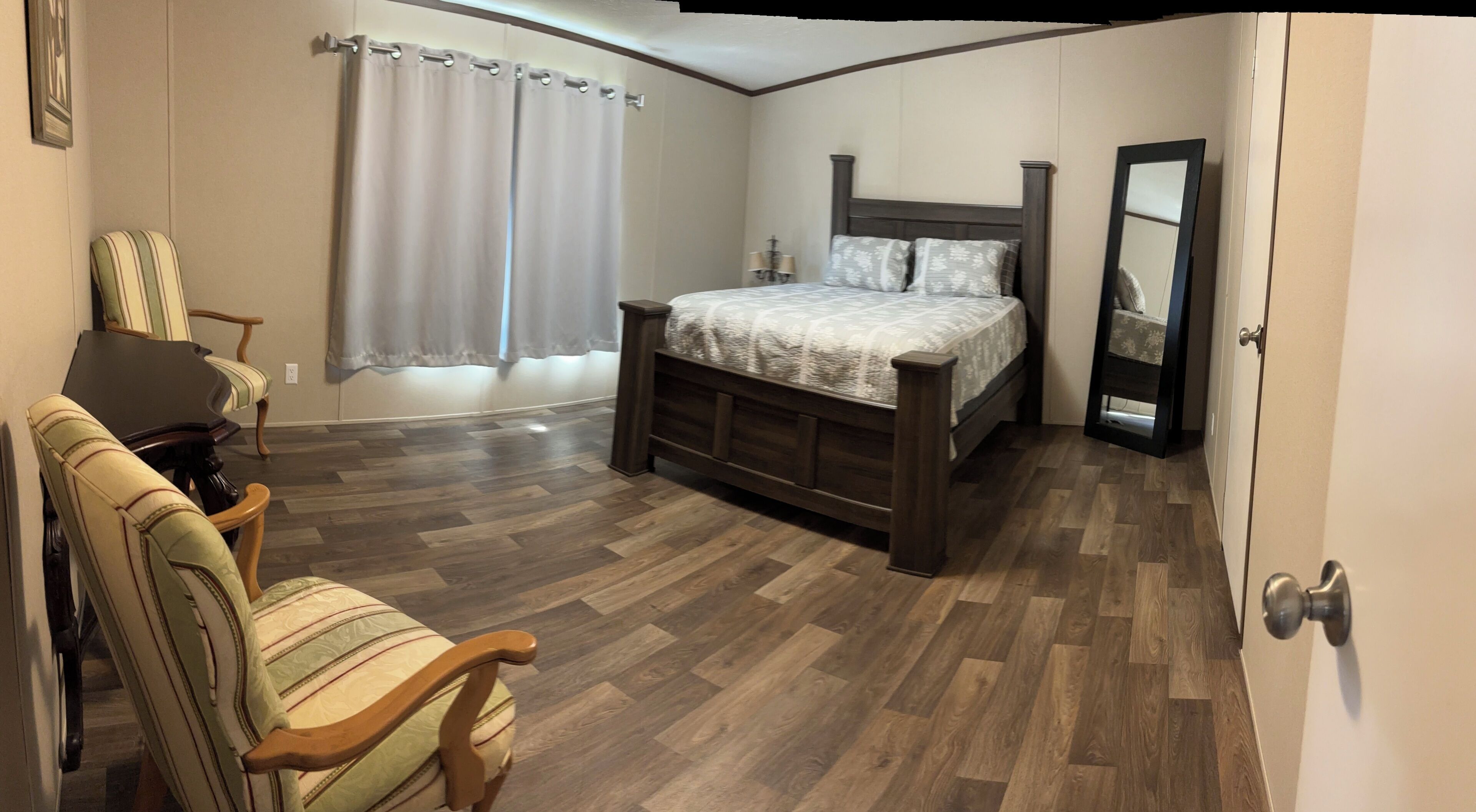 4 bedrooms, iron/ironing board, internet