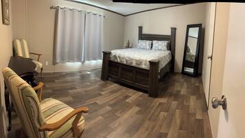 4 bedrooms, iron/ironing board, internet