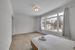 4 quartos, acesso à internet, roupa de cama