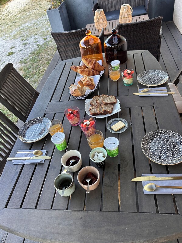 Outdoor dining