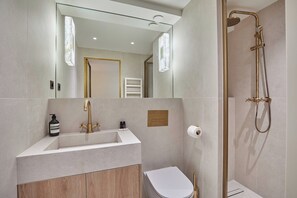 Departamento | Baño | Secadora de cabello, toallas, shampoo 