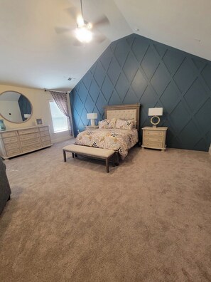 3 bedrooms, desk, iron/ironing board, WiFi