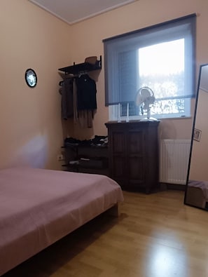 2 camere, una scrivania, ferro/asse da stiro, Wi-Fi gratuito