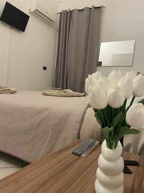2 bedrooms, desk, iron/ironing board, internet