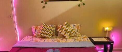 1 bedroom, internet, bed sheets