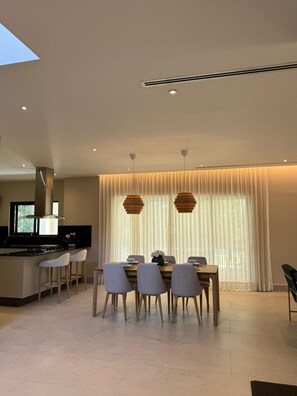 Villa, para fumadores | 4 habitaciones 
