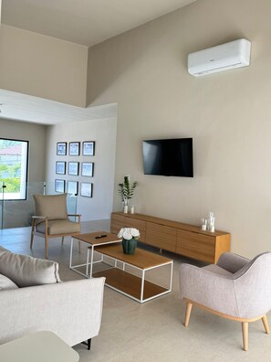 Villa, para fumadores | 4 habitaciones 