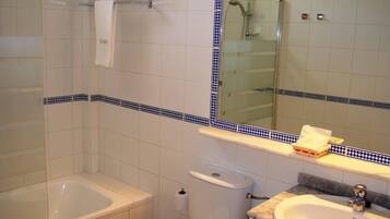 Apartament, 1 dormitori | Bany | Assecador de cabells, tovalloles, sabó i xampú