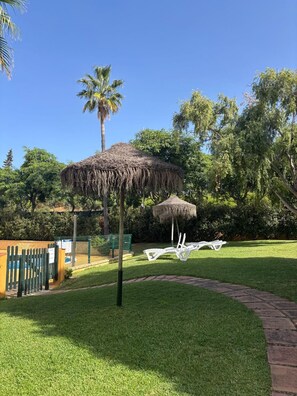 Piscine extérieure en saison