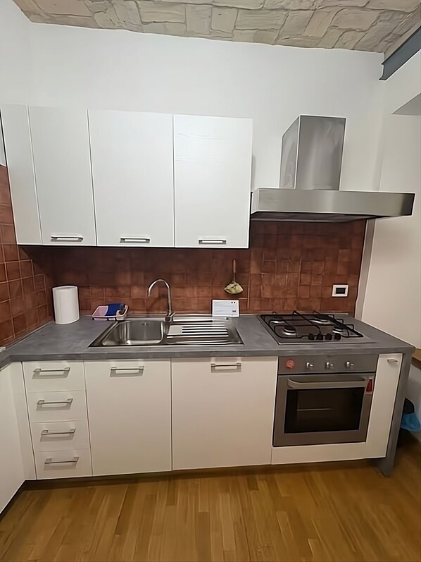 Oven, stovetop