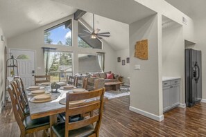 Dining - Flagstaff Retreat w/ Hot Tub + Fireplace (Flagstaff)