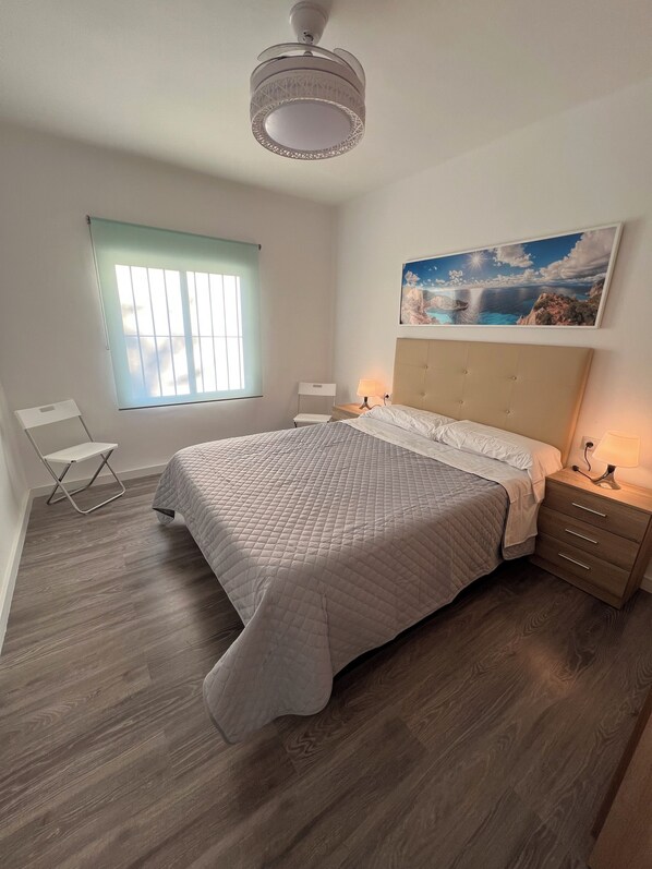 3 bedrooms, iron/ironing board, internet, bed sheets