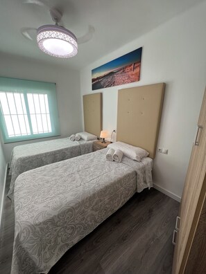 3 間睡房、熨斗/熨衫板、上網、床單