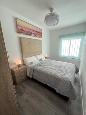 3 bedrooms, iron/ironing board, internet, bed sheets