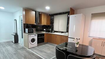 Micro-ondes, four, plaque de cuisson, lave-vaisselle