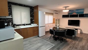 Microwave, oven, stovetop, dishwasher