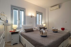 2 bedrooms, iron/ironing board, WiFi, bed sheets - Right in the middle of the historic old town offering an elegant and modern stay (Chania)