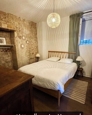 1 bedroom, WiFi, bed sheets