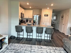 Mikrobølgeovn, kogeplade, opvaskemaskine