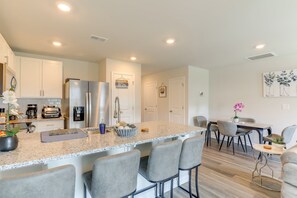 Mikrobølgeovn, kogeplade, opvaskemaskine