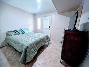 2 bedrooms, desk, iron/ironing board, internet - Desert Gem on 1 Acre 2bed/1 bath (Tucson)