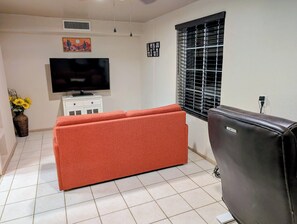 Smart TV, books - Desert Gem on 1 Acre 2bed/1 bath (Tucson)