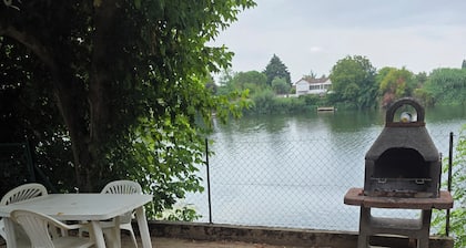 Riverfront t3 with garden