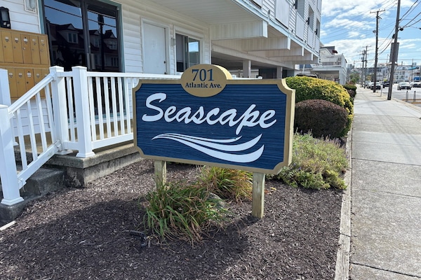 parking entrance to the right of this sign
