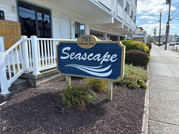 Exterior detail - Beach block condo minutes to the boardwalk in Ocean City - Perfect for a getaway (Ocean City)