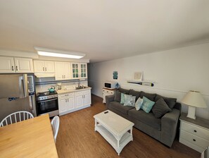 Smart TV - Beach block condo minutes to the boardwalk in Ocean City - Perfect for a getaway (Ocean City)