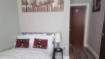 1 Schlafzimmer, BĂŒgeleisen/BĂŒgelbrett, WLAN, BettwĂ€sche