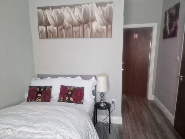 1 bedroom, iron/ironing board, WiFi, bed sheets - Stella Villa Bradford (Bradford)