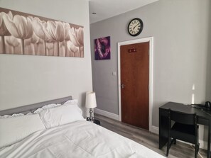 Iron/ironing board, WiFi, bed sheets