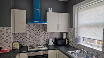 Micro-ondes, four, plaque de cuisson, lave-vaisselle