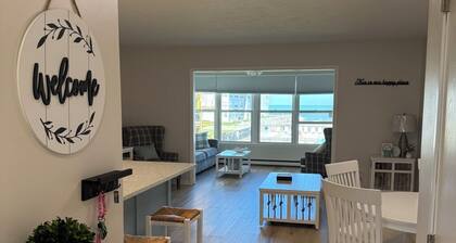 NEW Waterfront Condo-Beach, Pool, Hot Tub, Jet Exp
